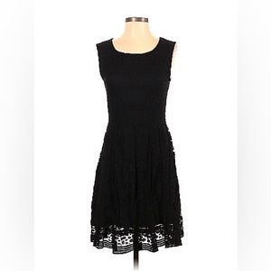 MAX STUDIO size S sleeveless lace black dress in excellent condition